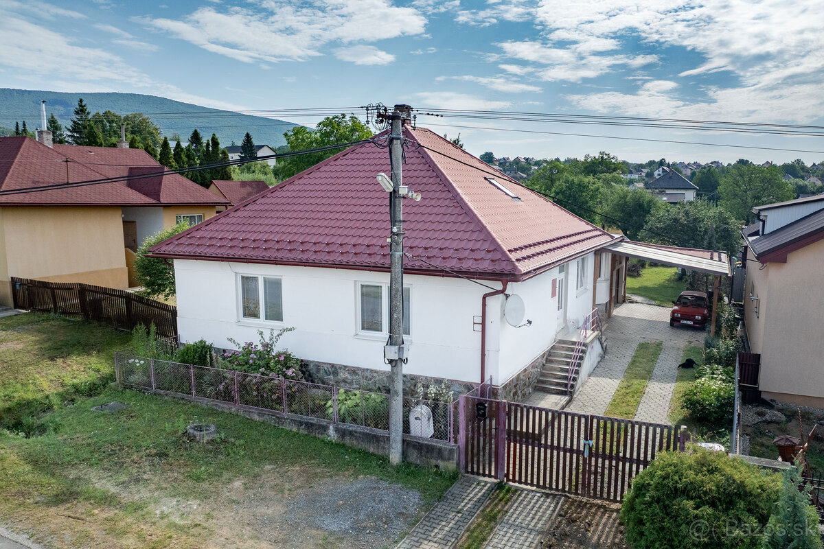 Na predaj priestranný rodinný dom s veľkým pozemkom | Poproč