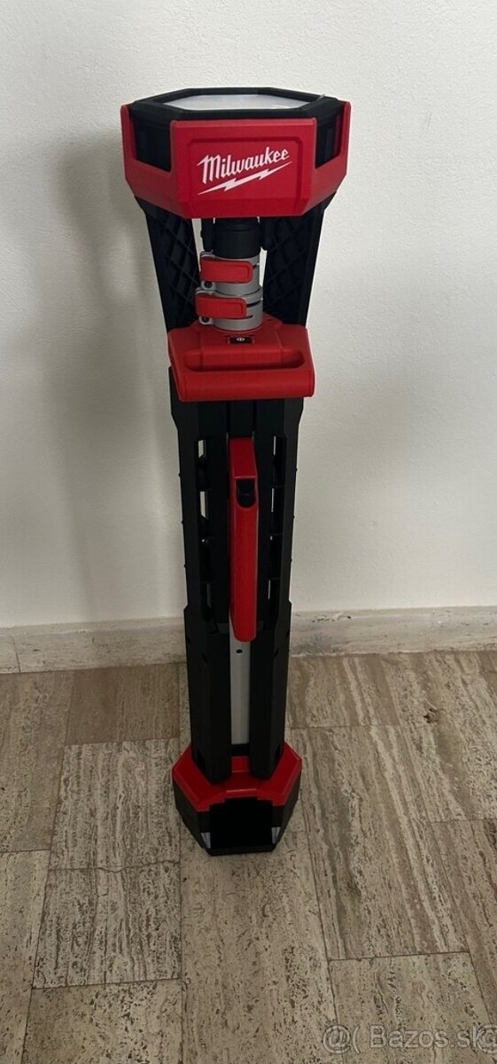 Milwaukee stojanové svietidlo