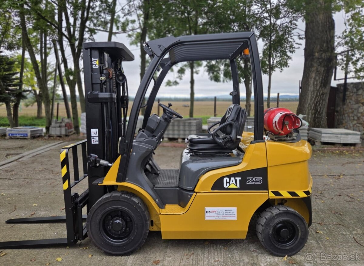 Vysokozdvižný vozík CATERPILLAR GP25N LPG