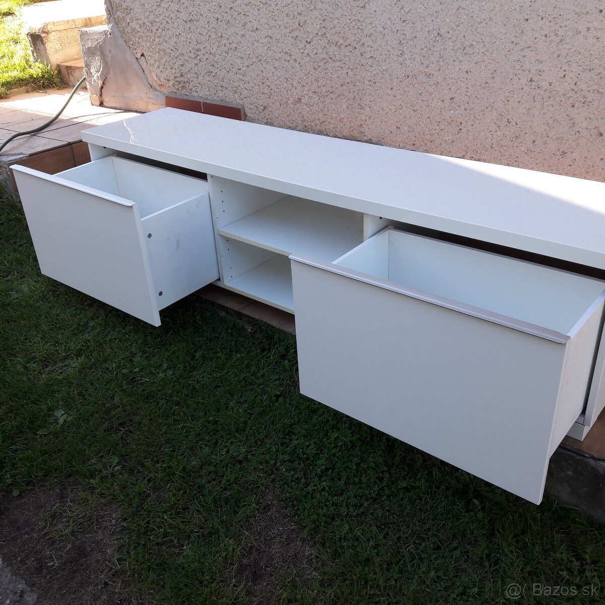 Komoda pod TV