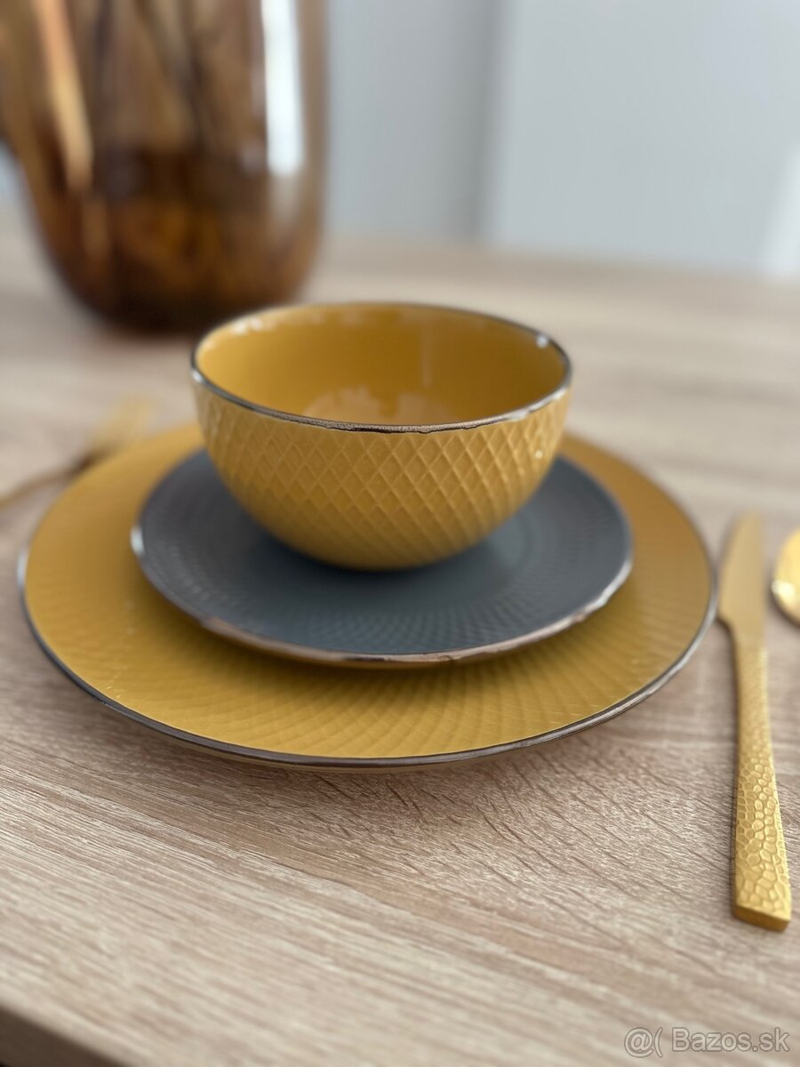 Sada tanierov + šálky