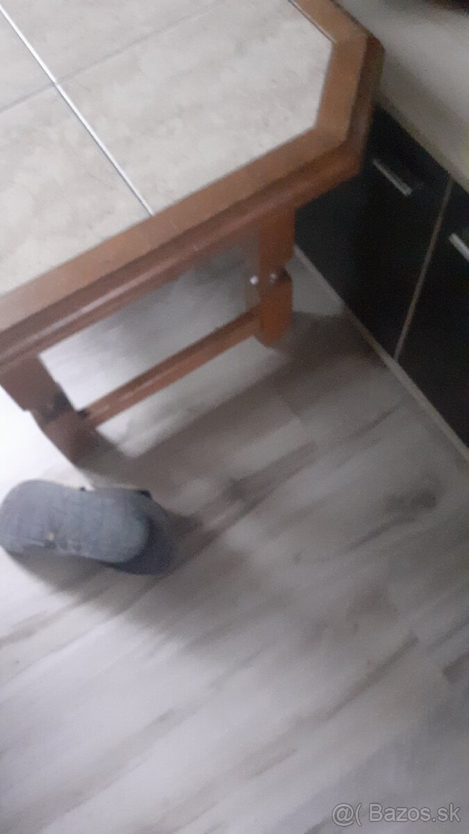 Predam konferenčné  stoliky