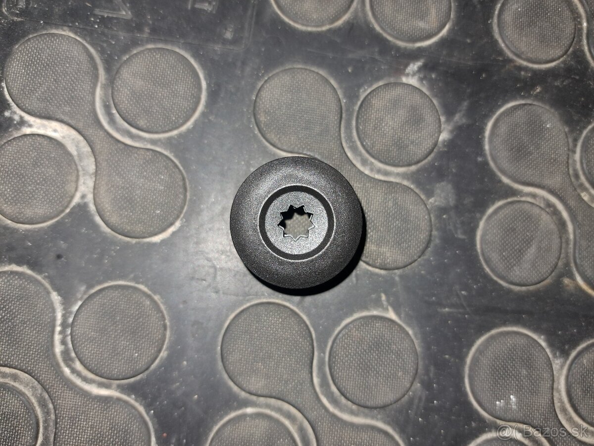 Kryty skrutiek kolesa