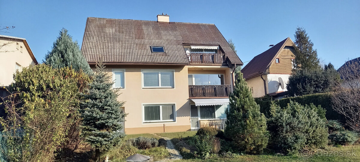 RODINNÝ DOM s dvojgarážou, v blízkosti centra BB