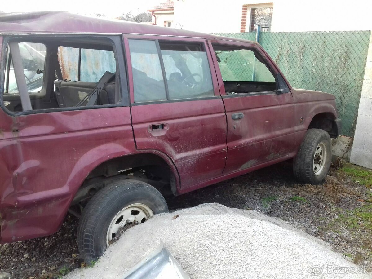 Na ND Mitsubishi Pagero 2,5tdi.