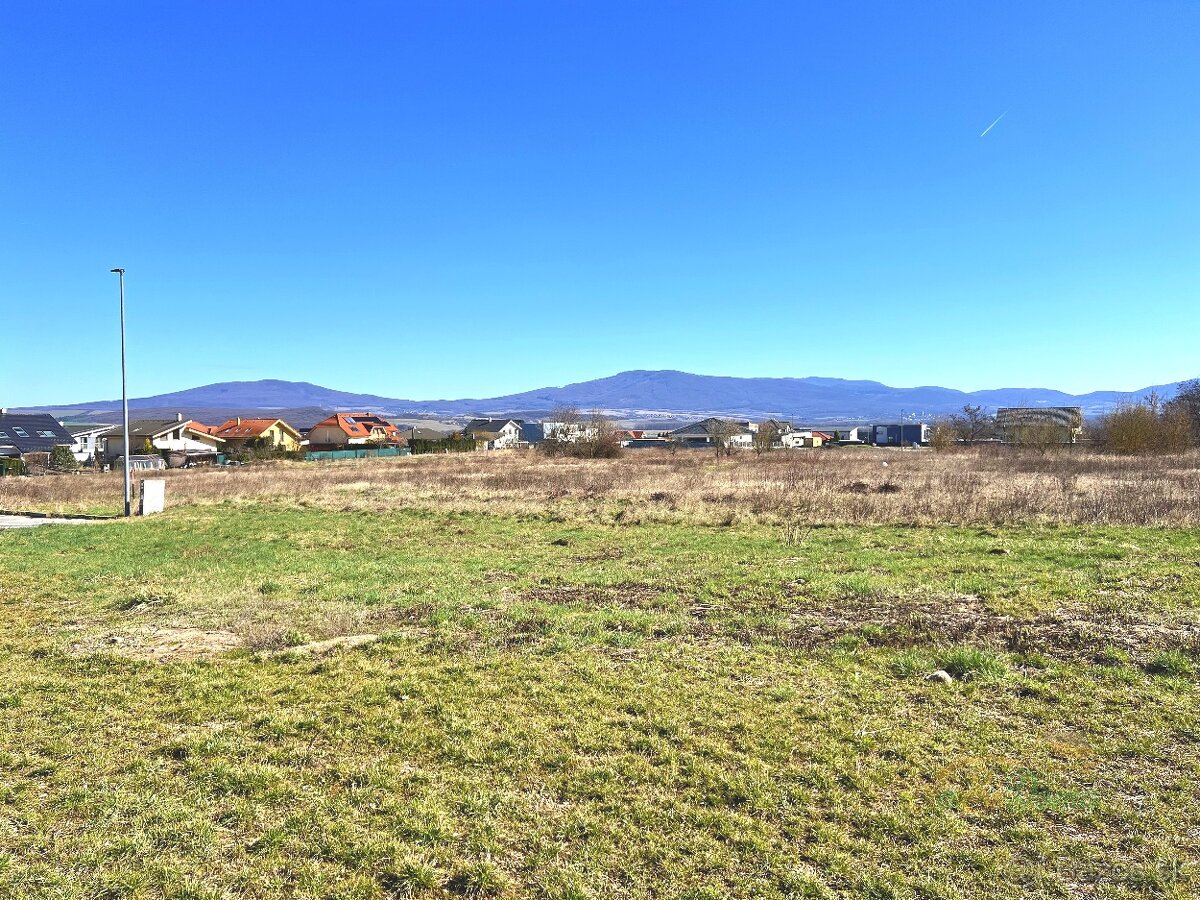 Pozemok s výhľadom na Slanské vrchy - Košice
