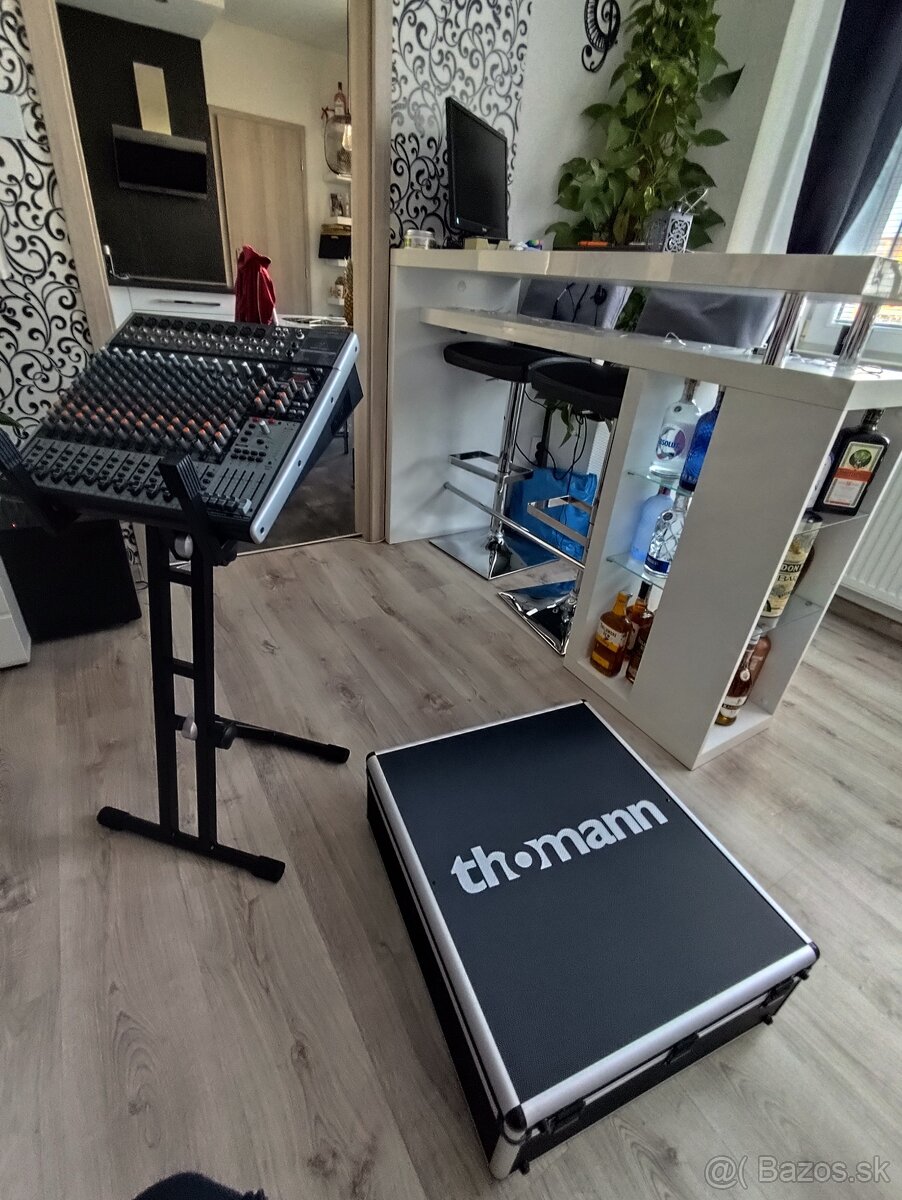 Predám stojan na mix pult