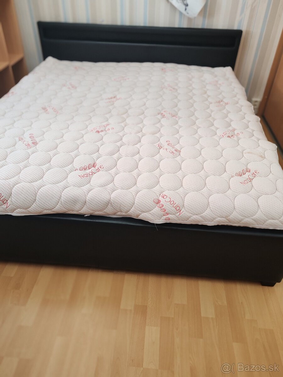 Manželská posteľ