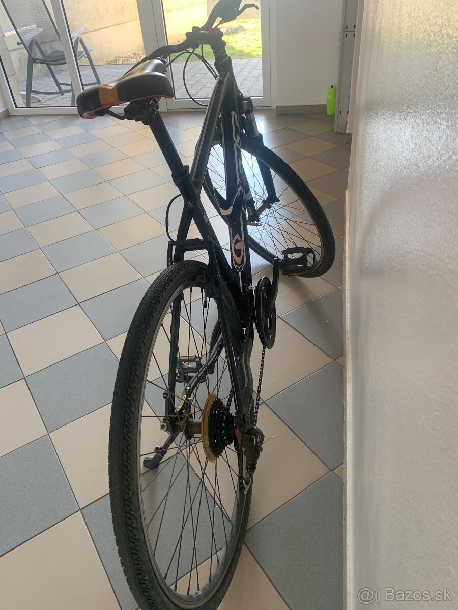 Horsky bicykel Felt