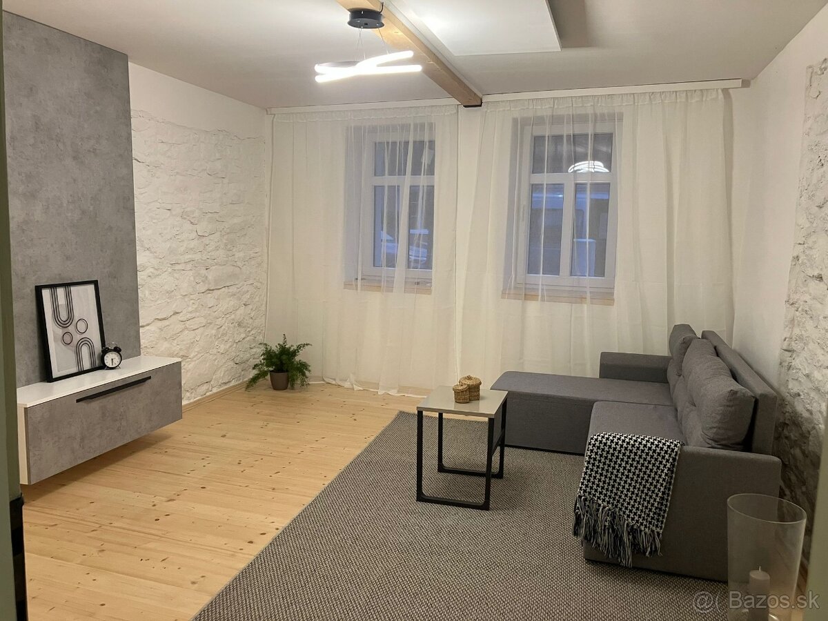 Kamenný dom v štýle vidieckeho loftu – Holíč, Kopčanská ul.