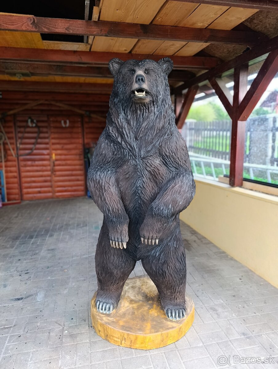 Drevorezba medveď