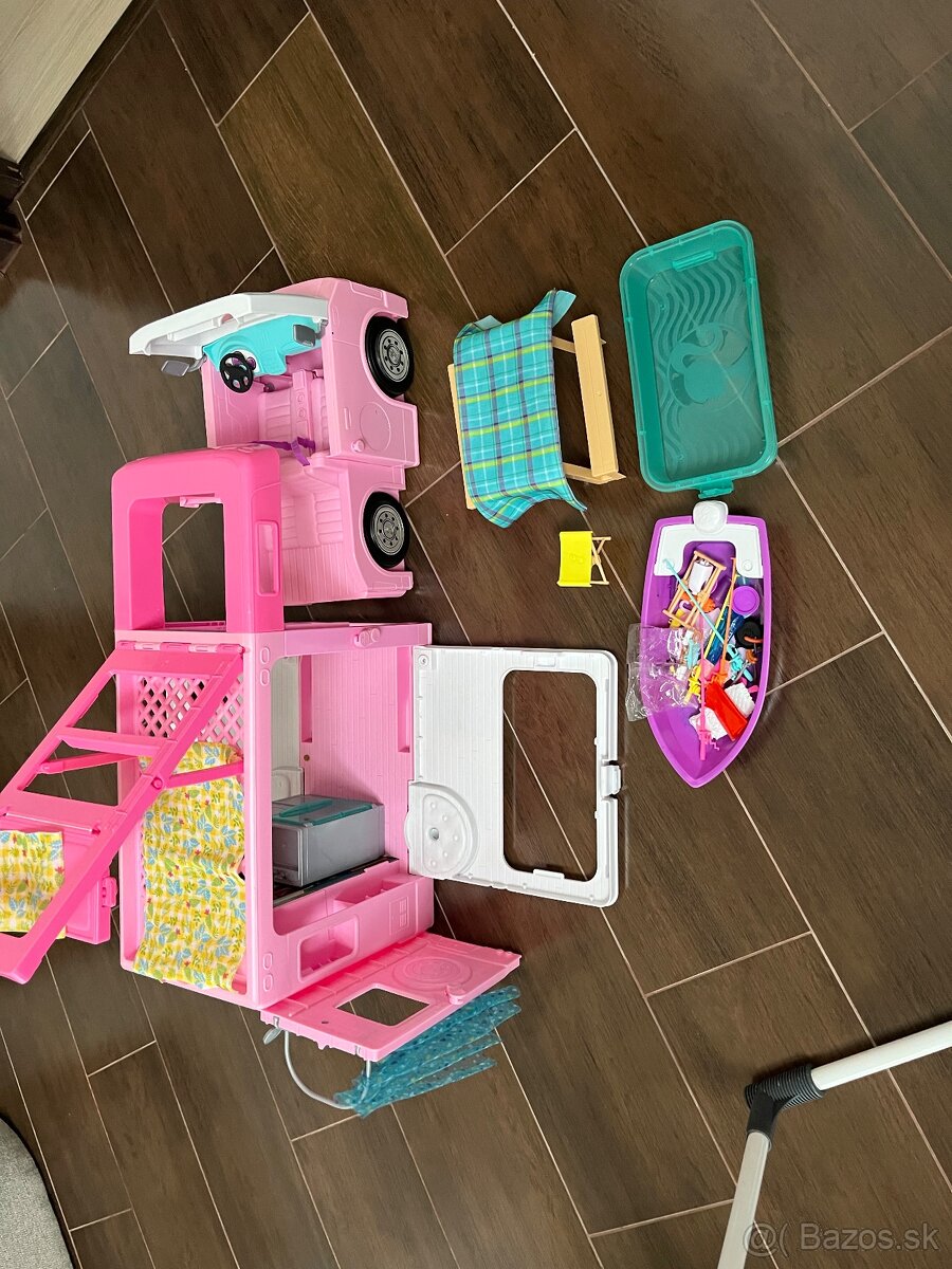 Dievčenský Barbie karavan