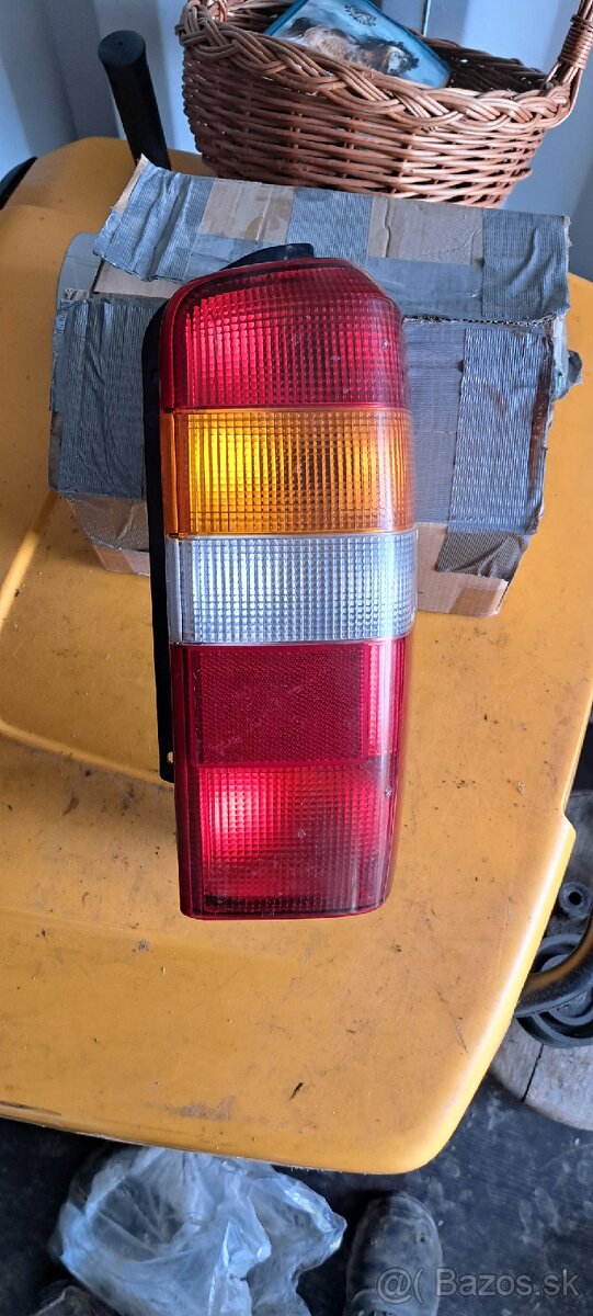 Jeep cherokee xj zadne svetlo