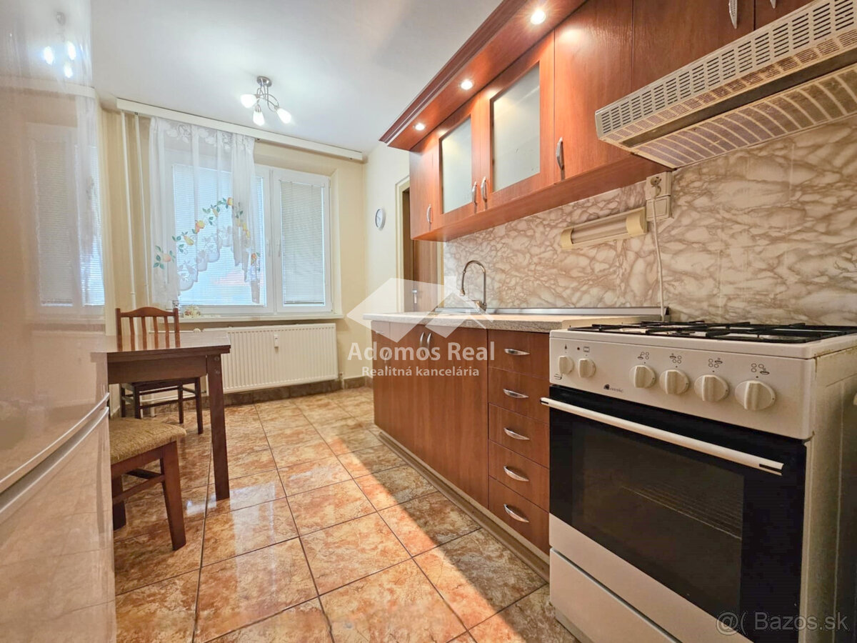 3 - IZBOVÝ BYT TREBIŠOV / KOMENSKÉHO