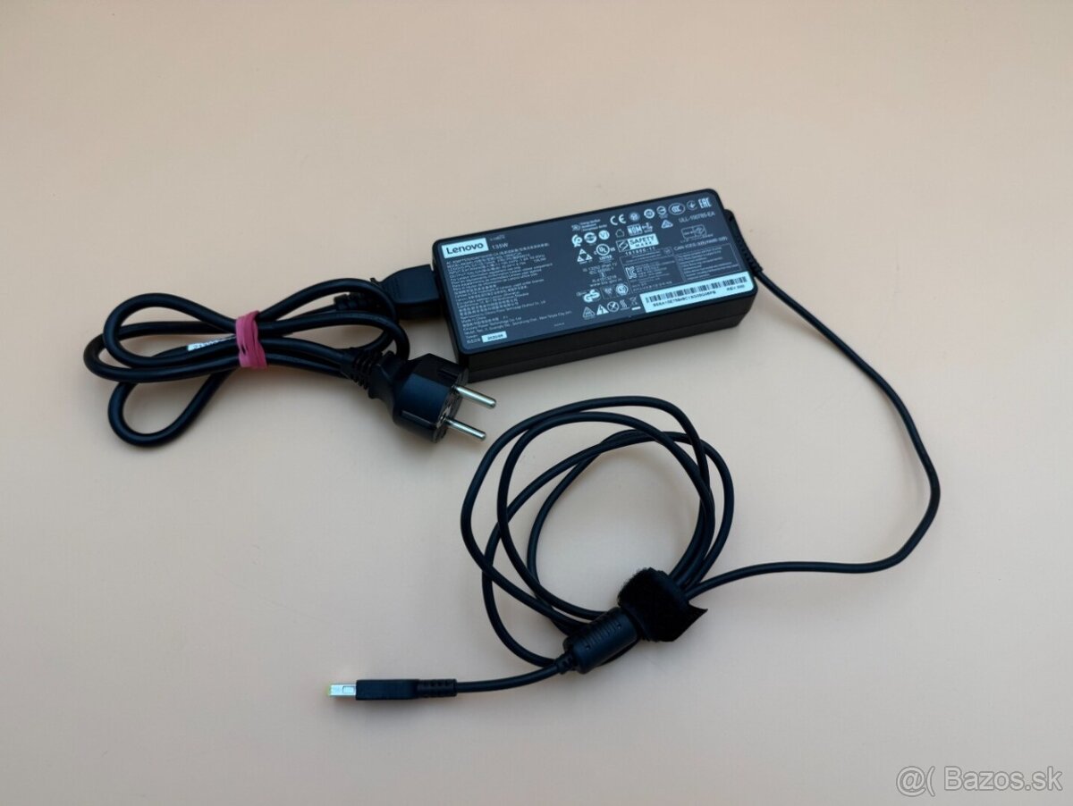 Originálna nabíjačka na notebook LENOVO hranatá 135W.