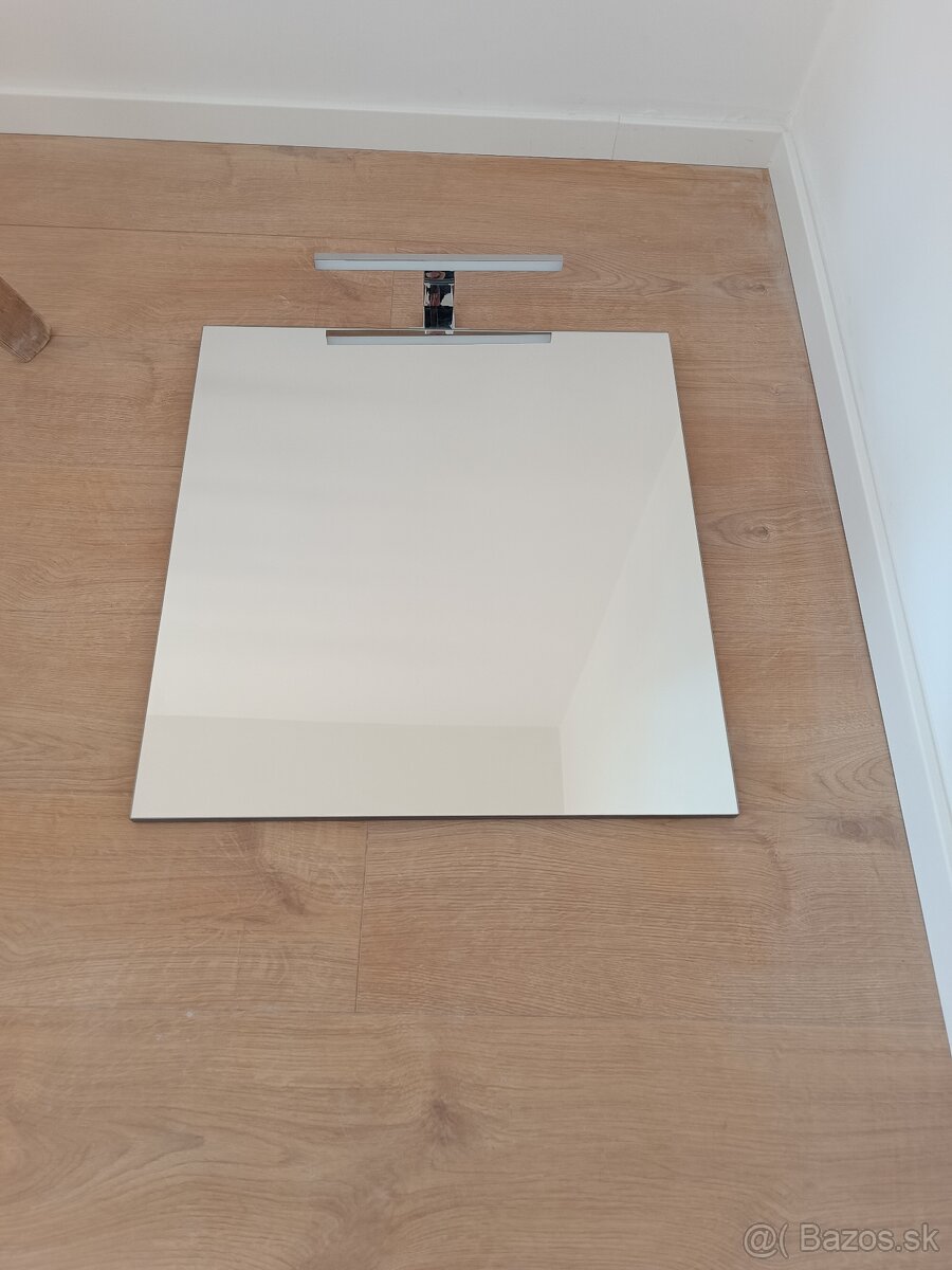 Zrkadlo s LED osvetlením