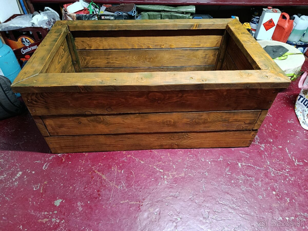 Vyvýšené záhony s rustikalnym vzhľadom