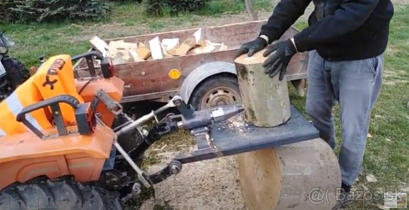 Kuželová štiepačka so stolom na drevo za malotraktor