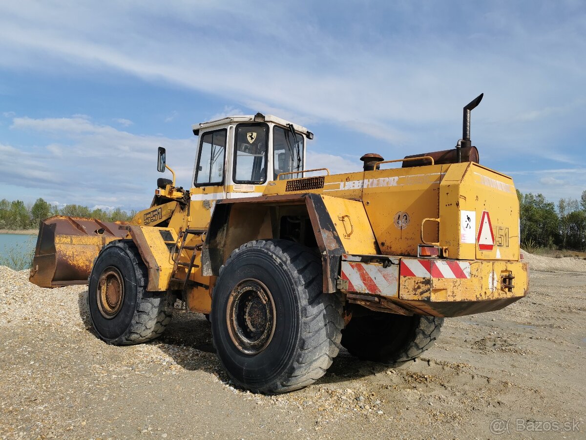 Liebherr L551 kolesový nakladač