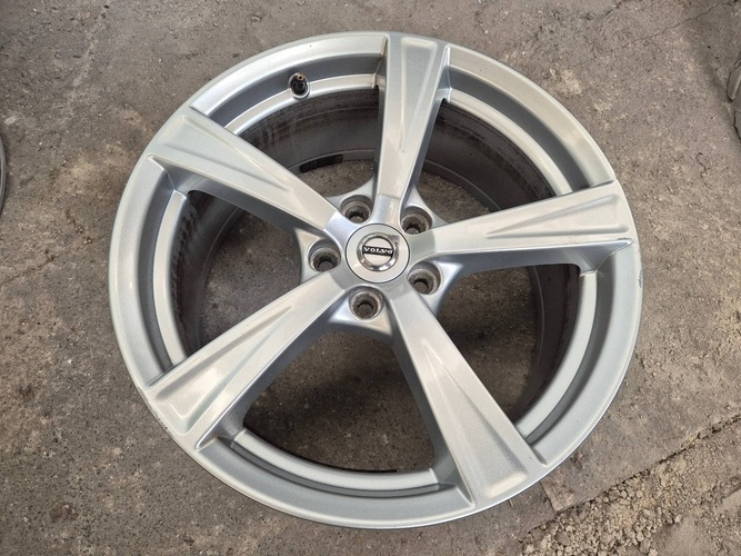 5x108 r18 ET42,5 x 8J elektróny originál VOLVO