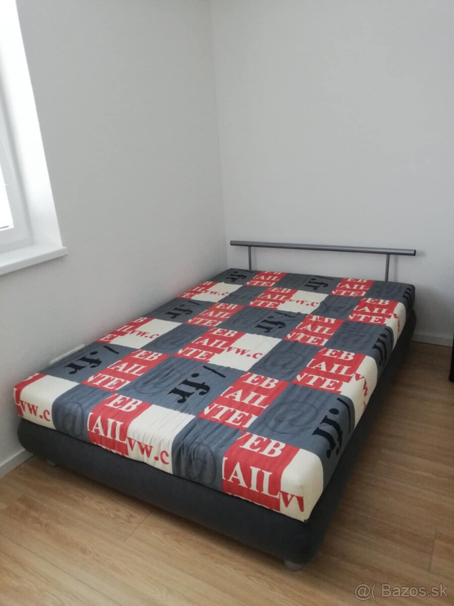 Posteľ 140x200cm s úložným priestorom
