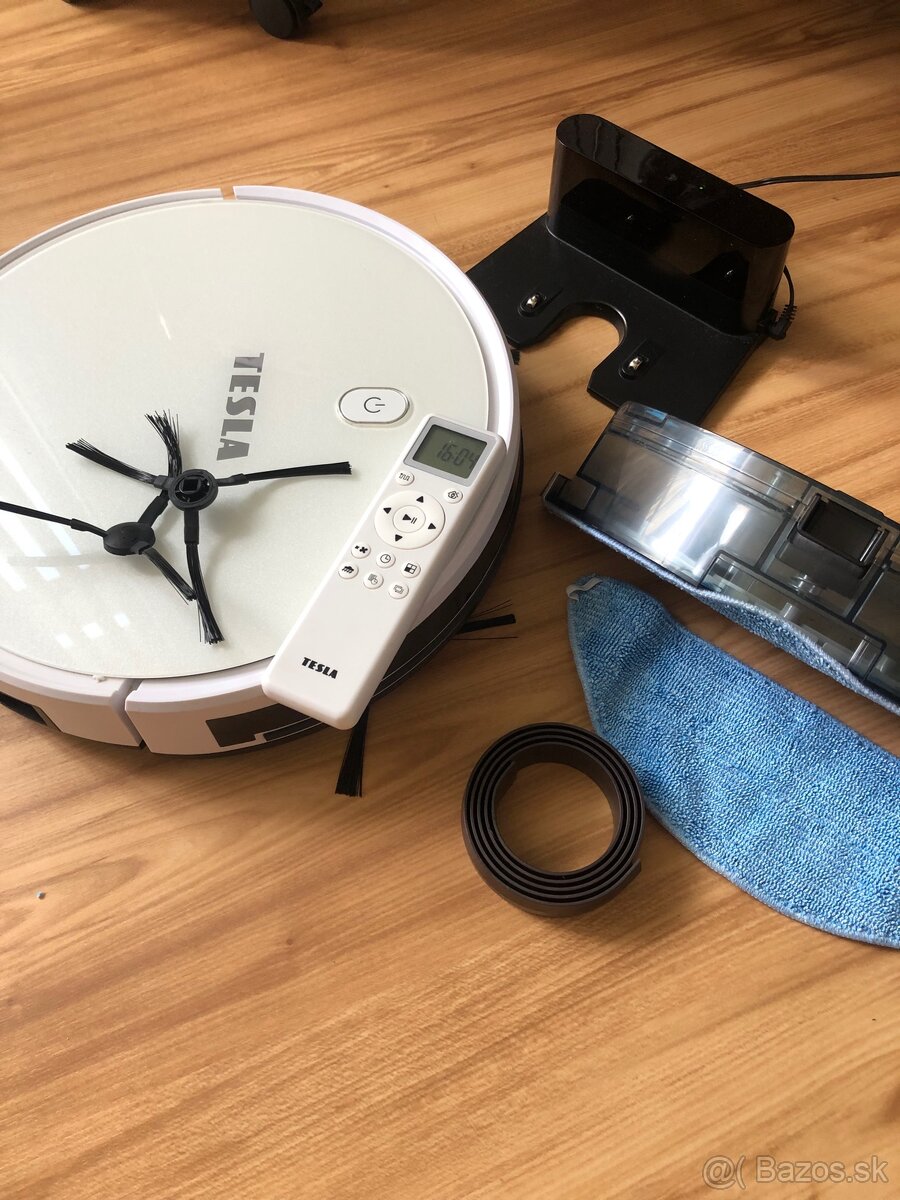 Vysávač Tesla RoboStar IQ300
