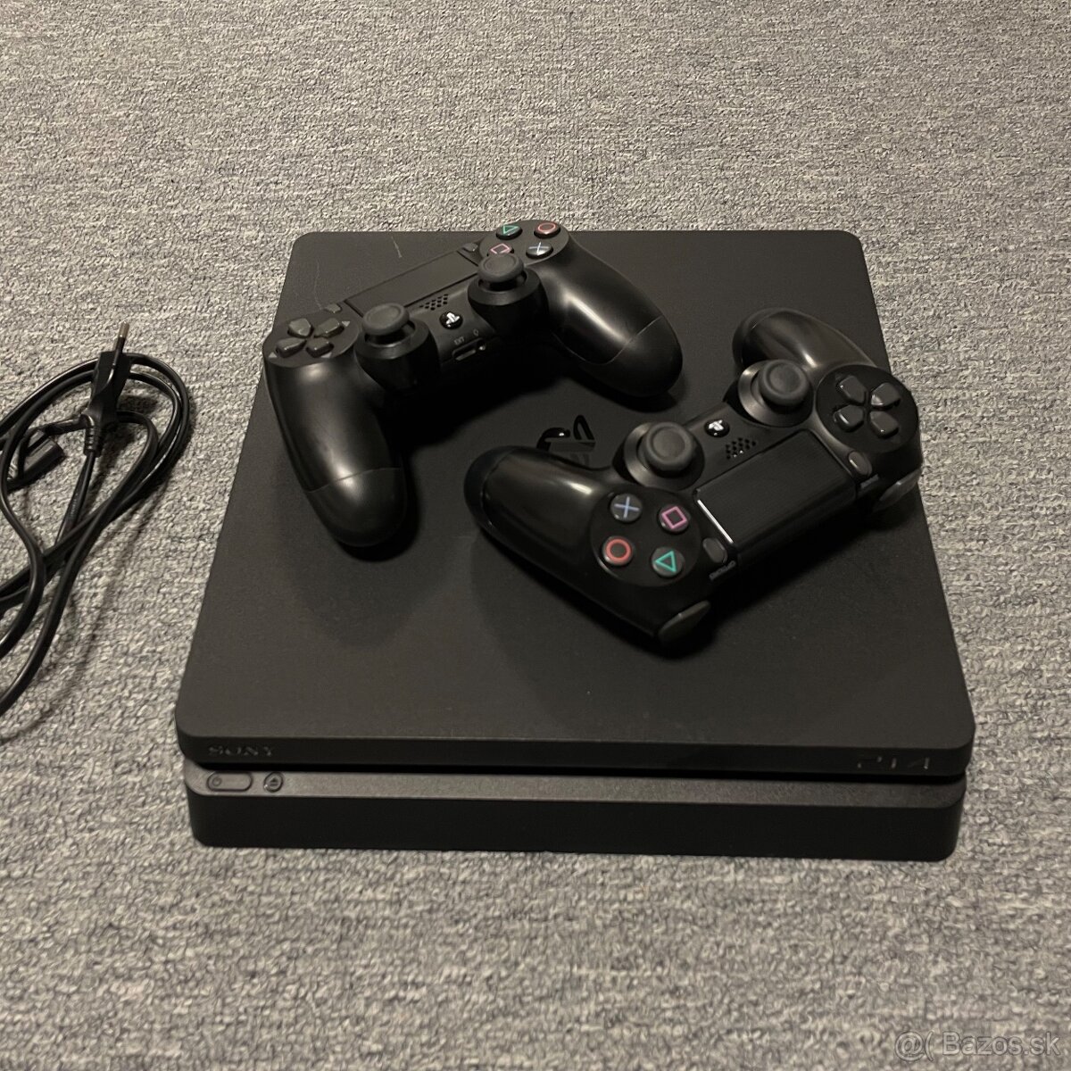 PlayStation 4 Slim 1TB + 2 ovládače