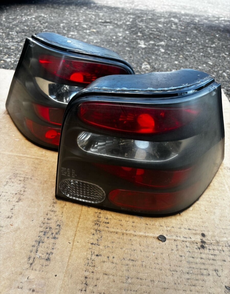 Predám Svetlá Volkswagen Golf 4