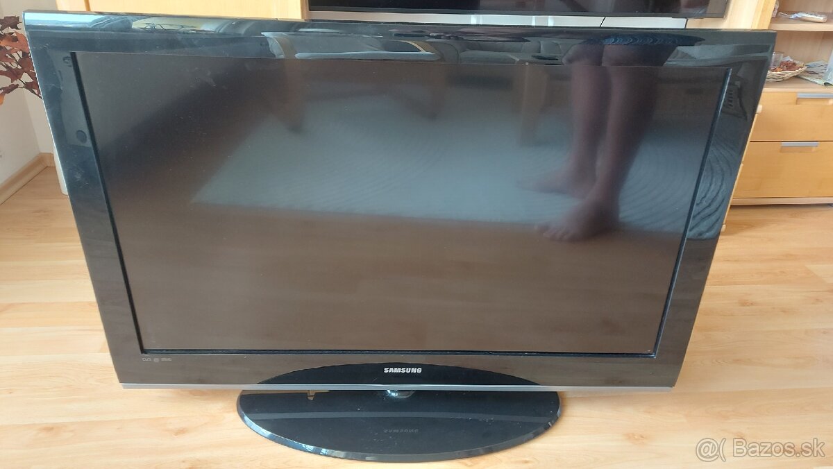 LCD TV SAMSUNG 102CM