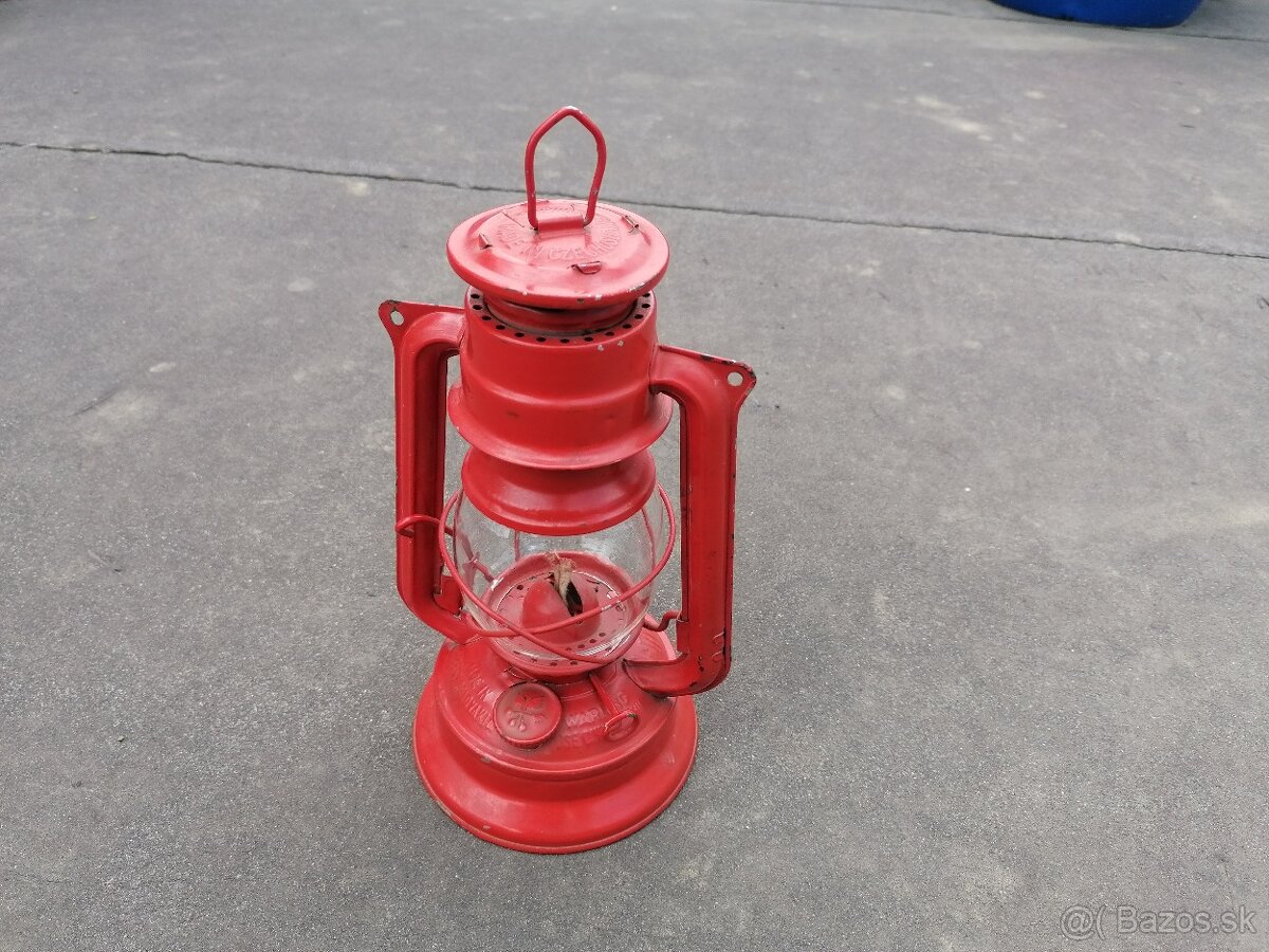 Predám starožitná petrolejová lampa