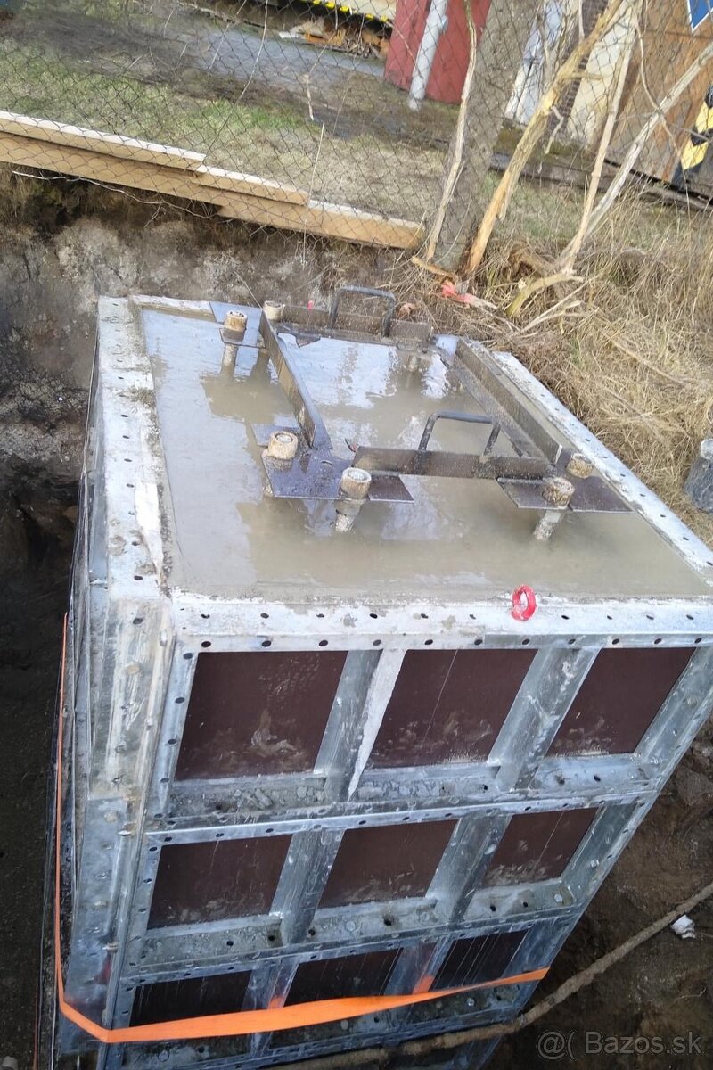 BETONOVANIE ZÁKLADOVÝCH PÄTIEK TRAKČNÉHO V