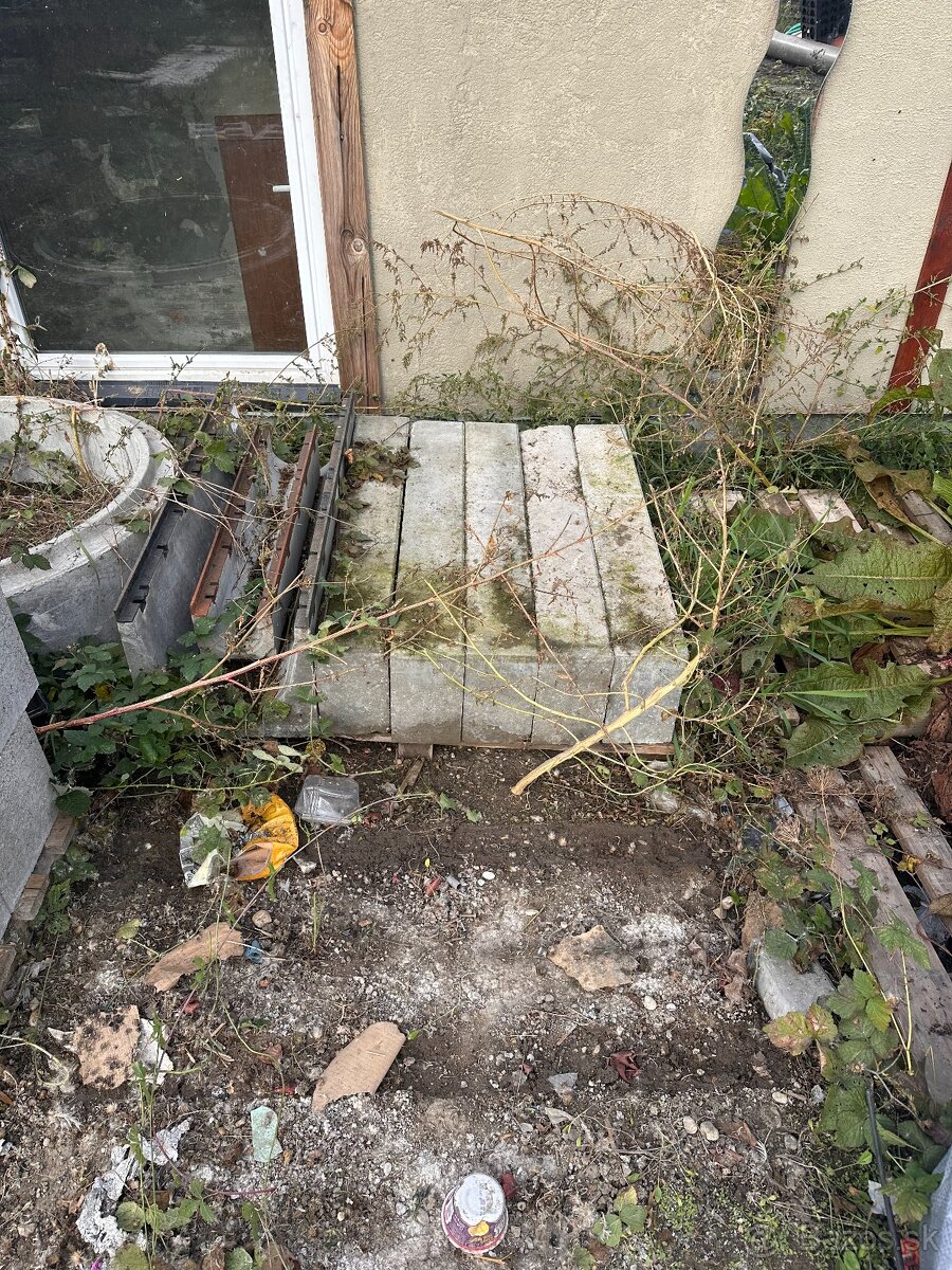 Cestný obrubník nábehový a rovný