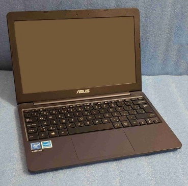 Notebook na opravu alebo na súčiastky