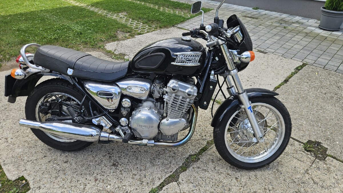 Motorka Triumph Thunderbird 900