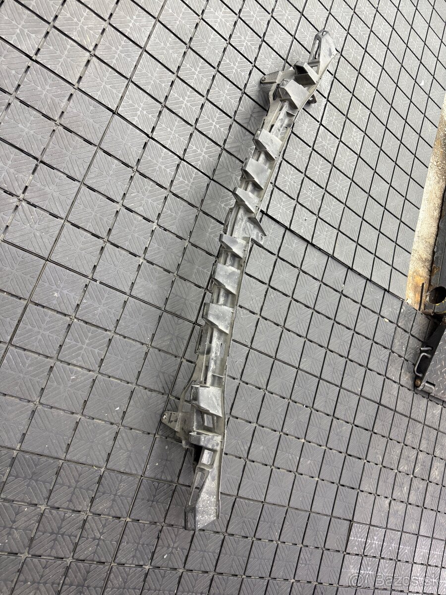 Mercedes CLS W218 drziak naráznika