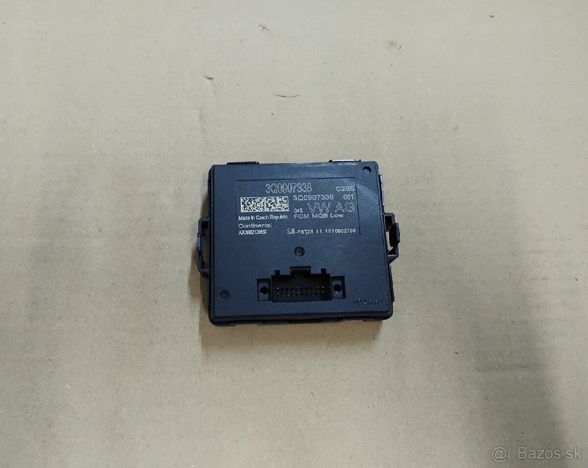 3Q0907338 RJ svetla Superb 3