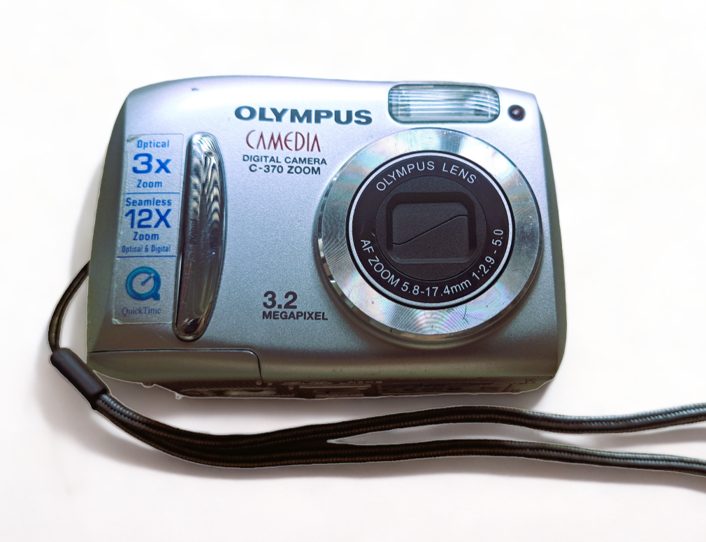 Olympus C-370 ZOOM ---- 5eur ---