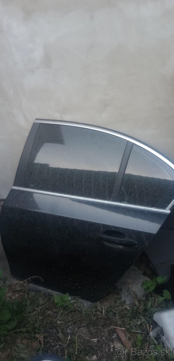 Predám zadné ľavé dvere na bmw E60