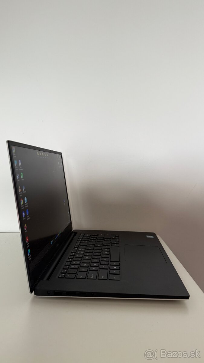 Dell XPS 15 7590