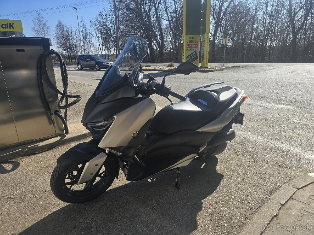 Yamaha X-Max 125