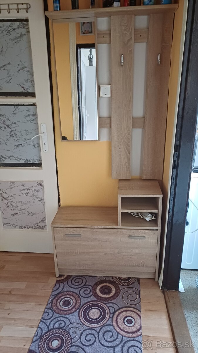 Vešiaková stena s botníkom