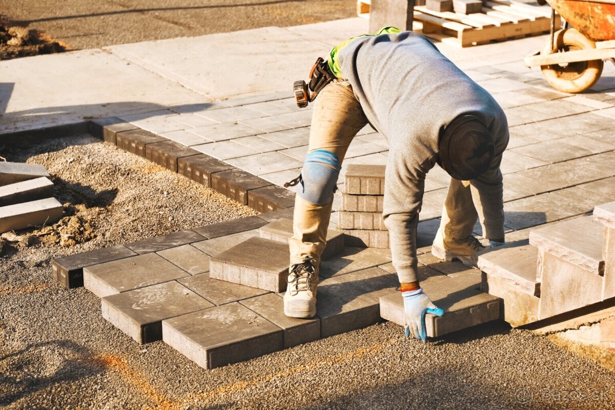 Pokládka zámkovej dlažby