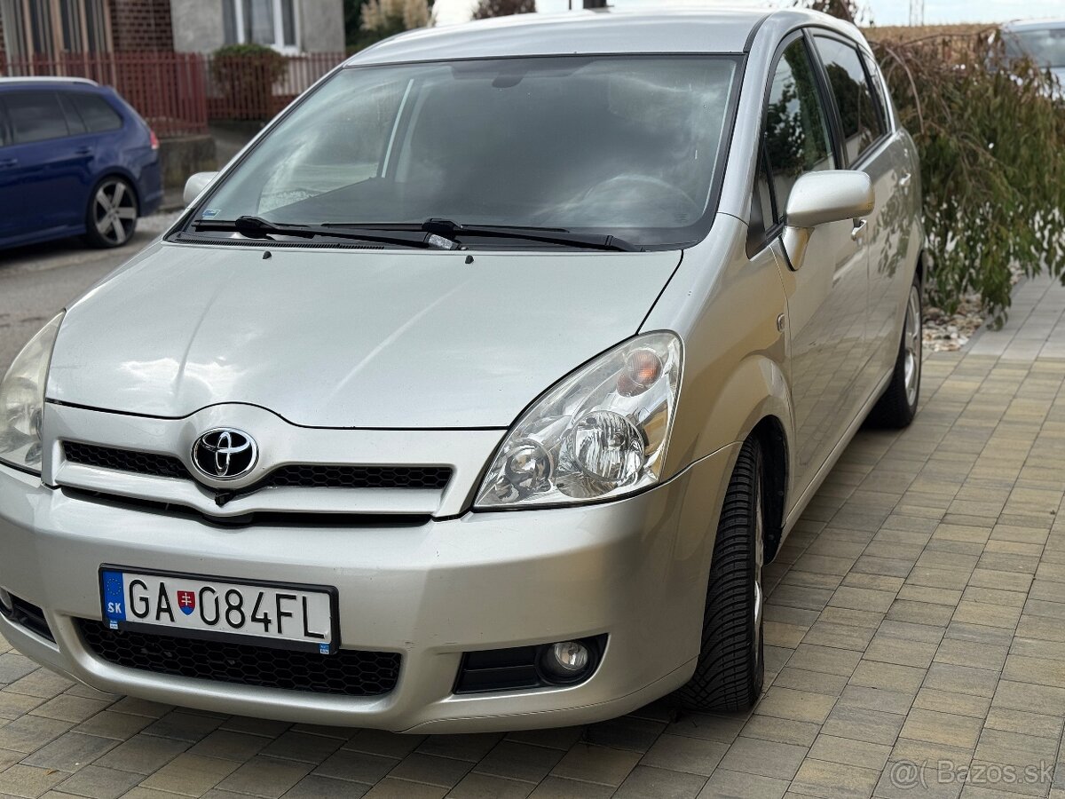 Toyota Corolla Verso 2.2 D4D klíma