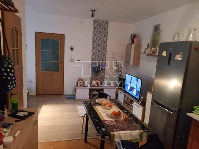 NA PREDAJ EXKLUZÍVNY 2 A POL IZB. BYT V TRENČÍNE S...
