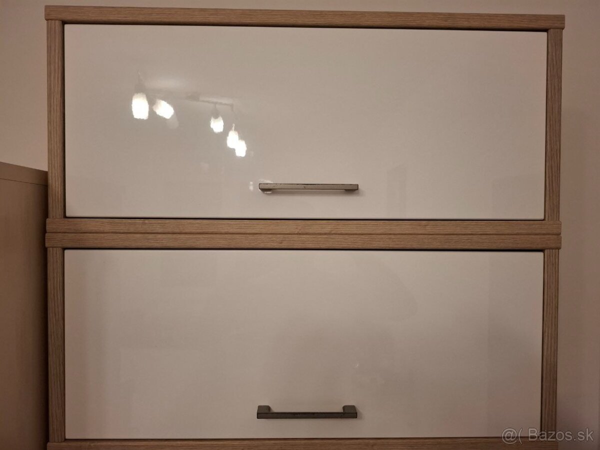 Závesné skrinky na stenu zn. DECODOM