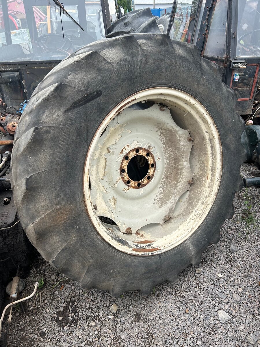 predám zadné kolesá R34 na zetor major proxima