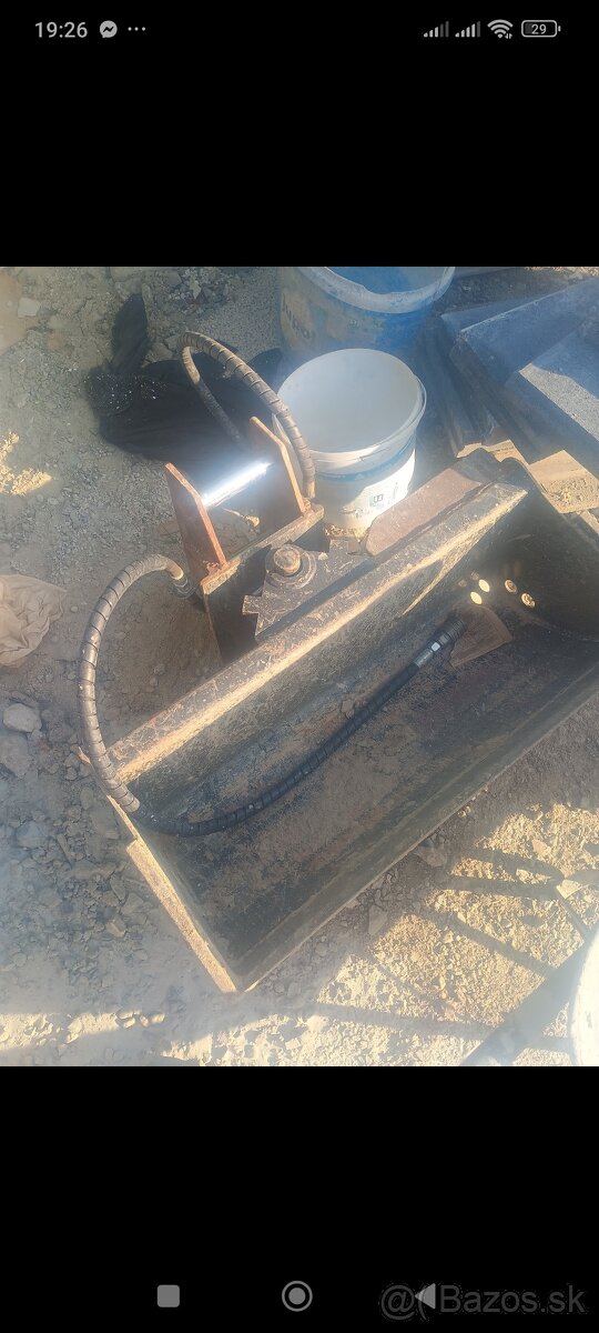 Predam hydraulickú svahovaciu lyžicu na minibager