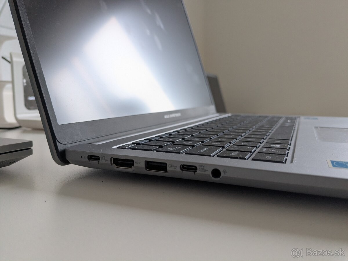Predám ASUS Vivobook 15 (13. gen Intel)
