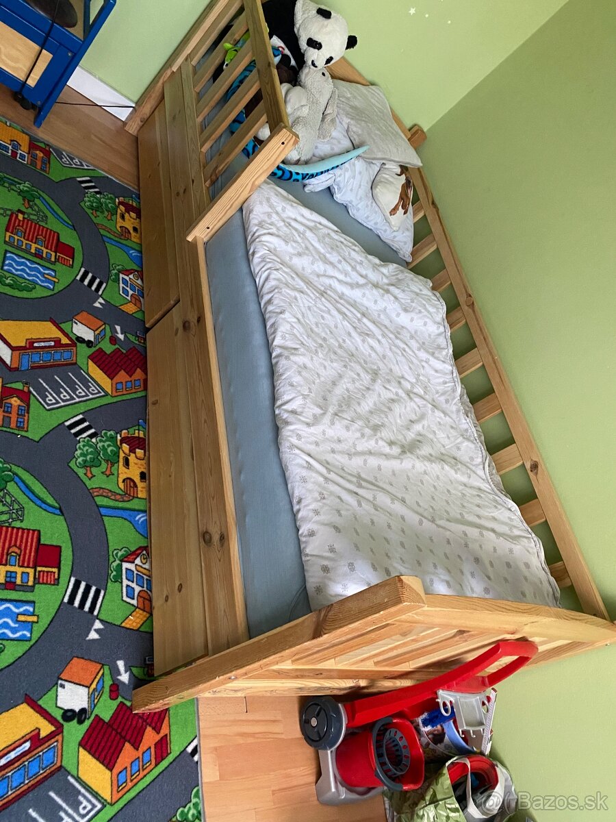 Posteľ 90x200, rošt, šufle na kolieskach
