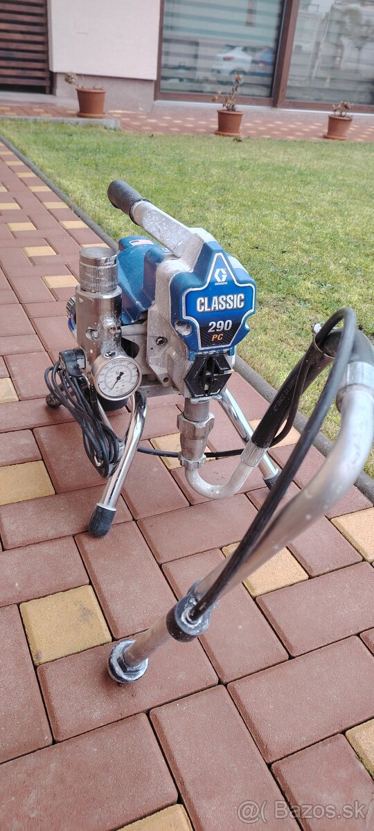 Airless stroj na aplikaciu farieb